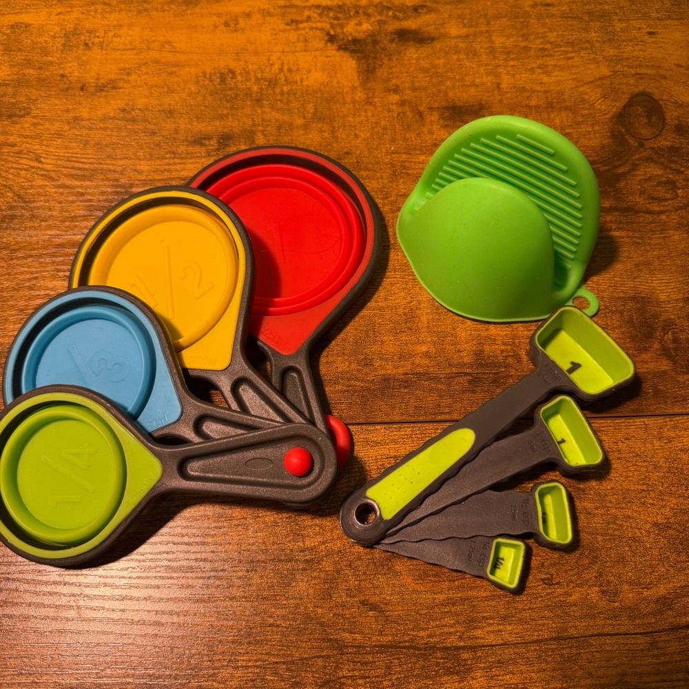 Collapsible Silicone Measuring Cups Spoons Set with Mini Oven Mitt 9pc Multi